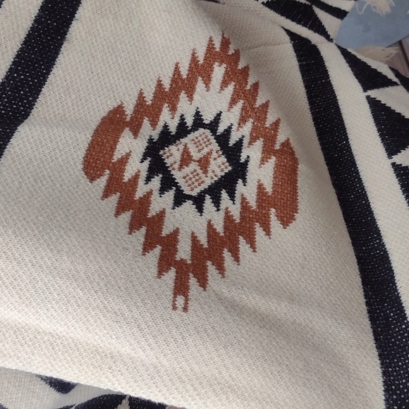 debut Fringed Knit Poncho with Geometric Pattern Size Small - Picture 3 of 10